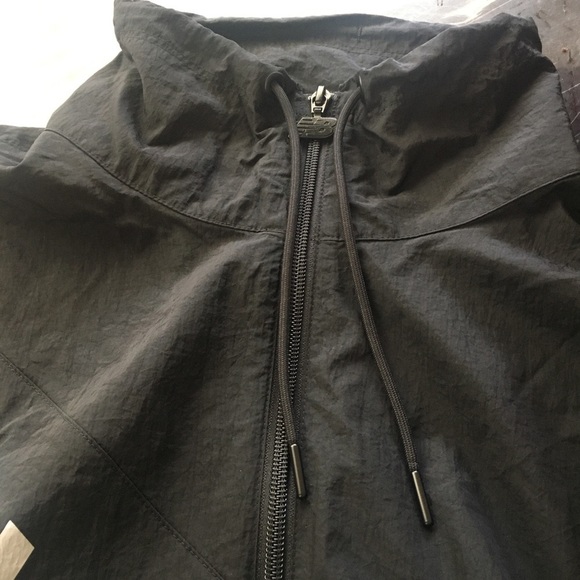 New Balance Black Oversized Lightweight Nylon Jacket - Picture 6 of 11